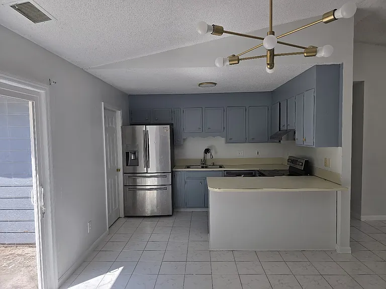 2601 Briar Trail Ct — Photo 3
