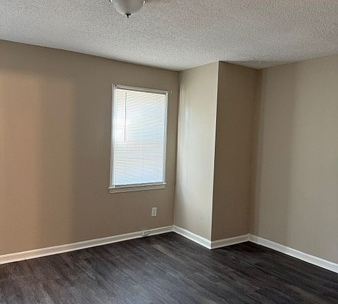 3rd image of 4450 Chuck Ave