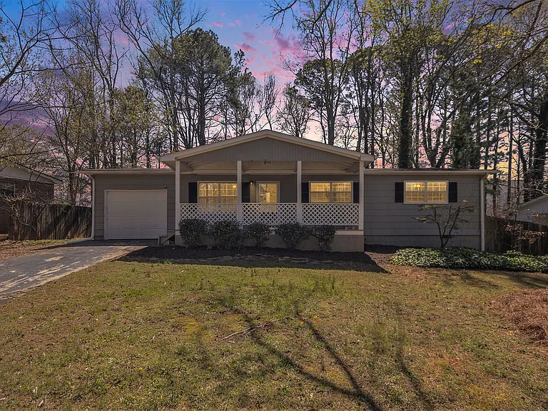1602 Sycamore Dr NW — Photo 2
