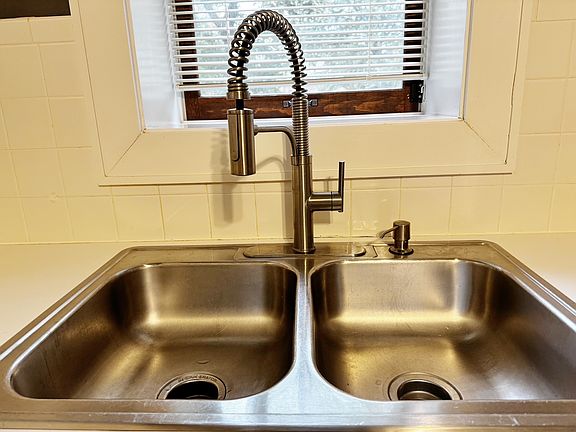 Primary sink