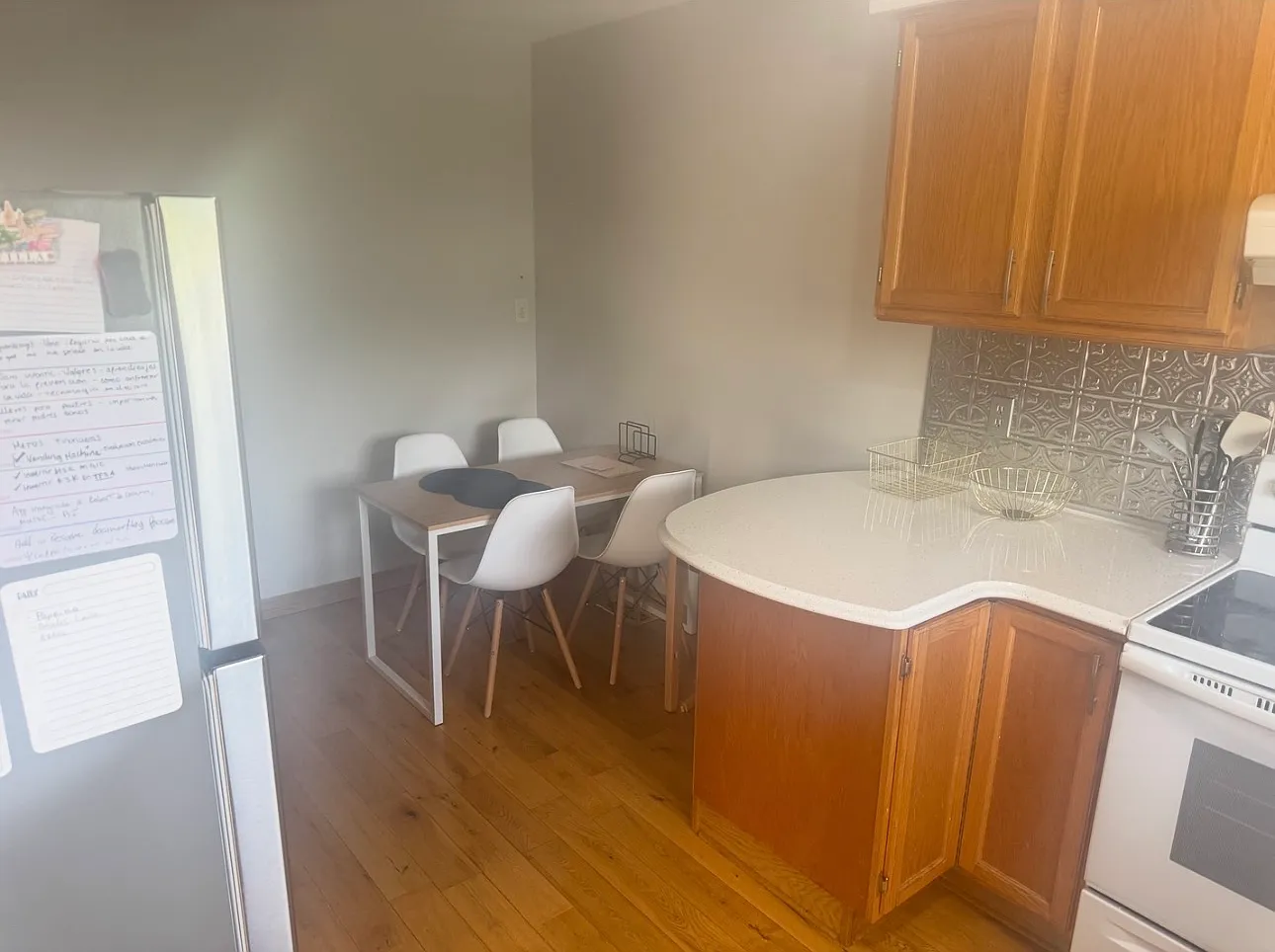 3 bed, 1000 sqft, $2,500 — Photo 2