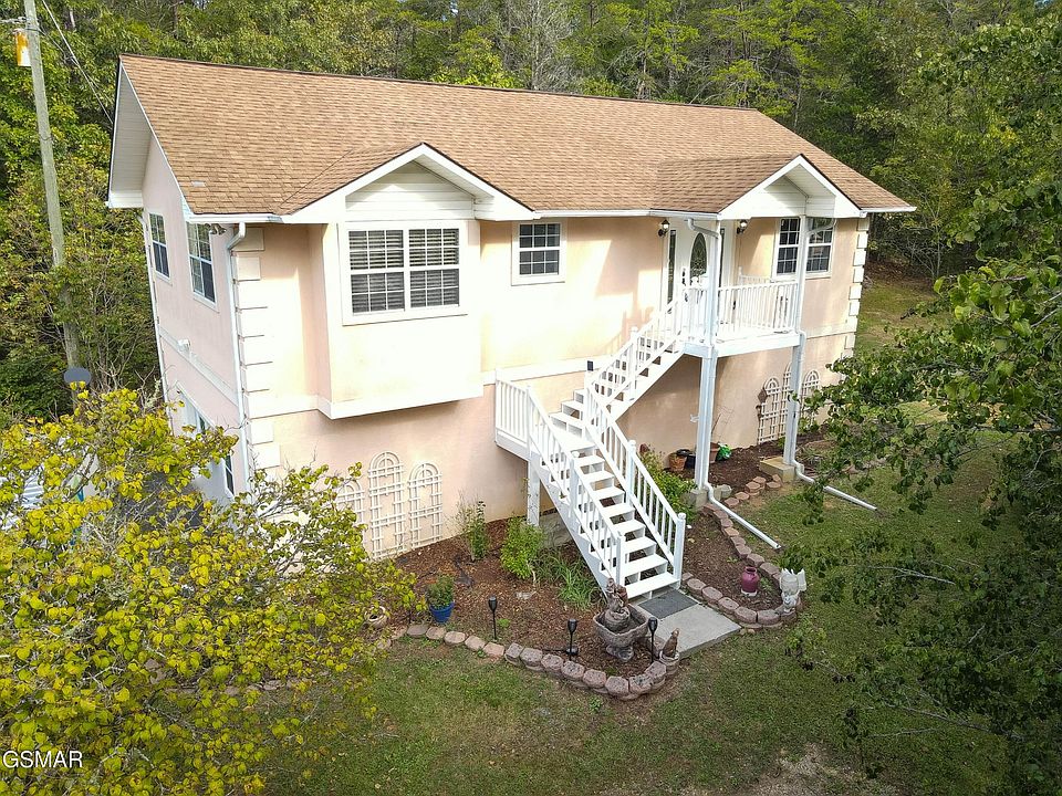 1st image of 820 Matthews Way