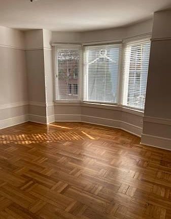 3rd image of 825 Jones St