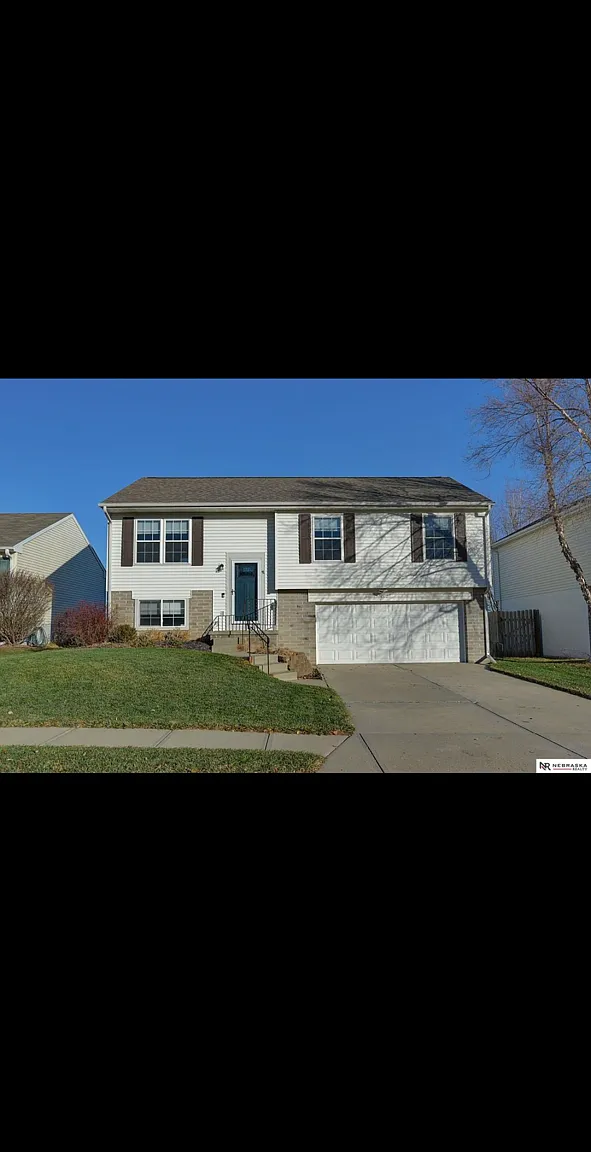 4 bed, 1190 sqft, $2,300 — Photo 1