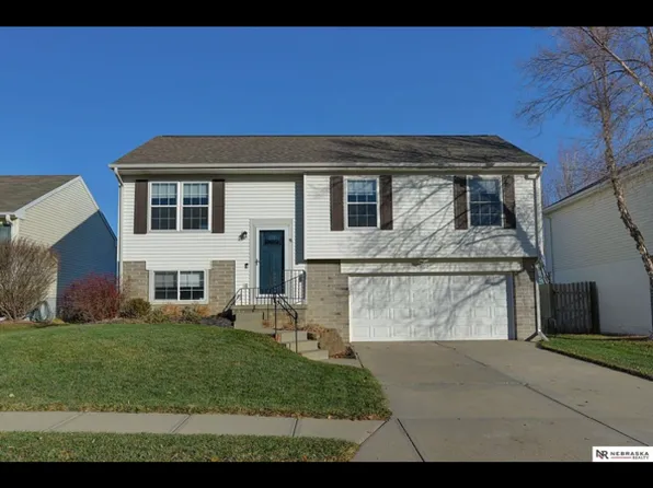8002 Newport Ave, Omaha, NE 68122