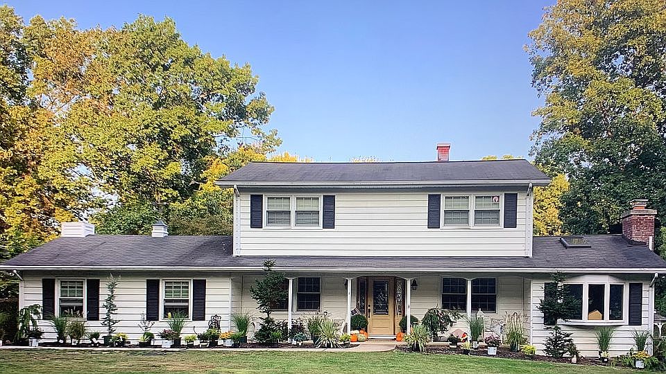 1st image of 8 Joseph Ln