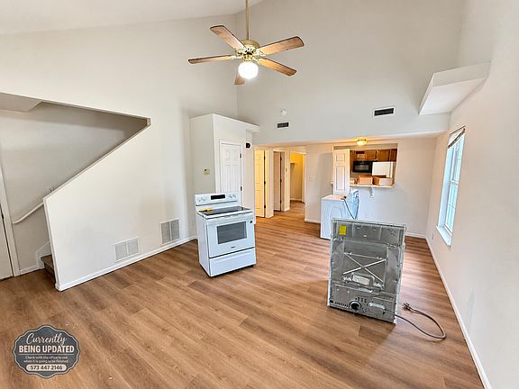 3rd image of 5567 Pinehurst Ln