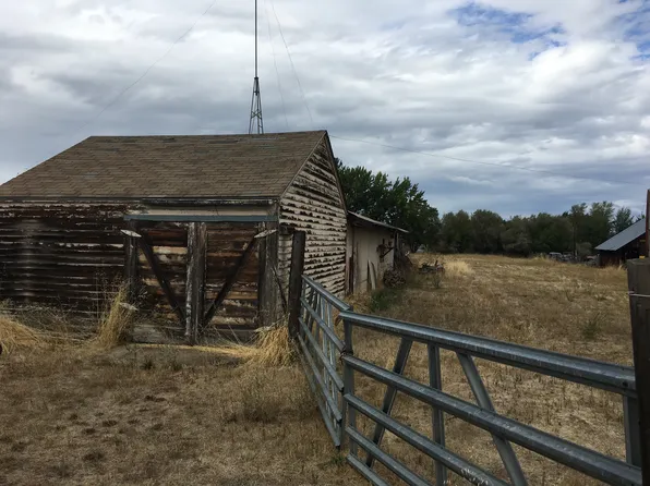 1210 Sweet Rd, Medford, OR 97501