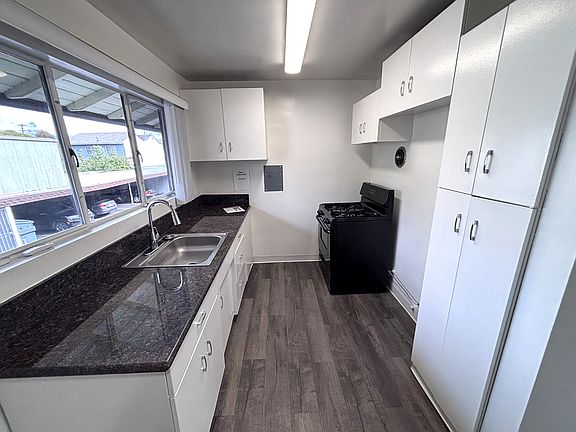 3rd image of 305 E California Blvd #8