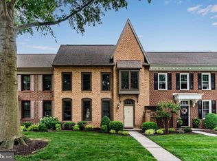 27 Devonshire Sq, Mechanicsburg, PA 17050