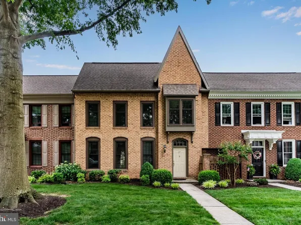 27 Devonshire Sq, Mechanicsburg, PA 17050