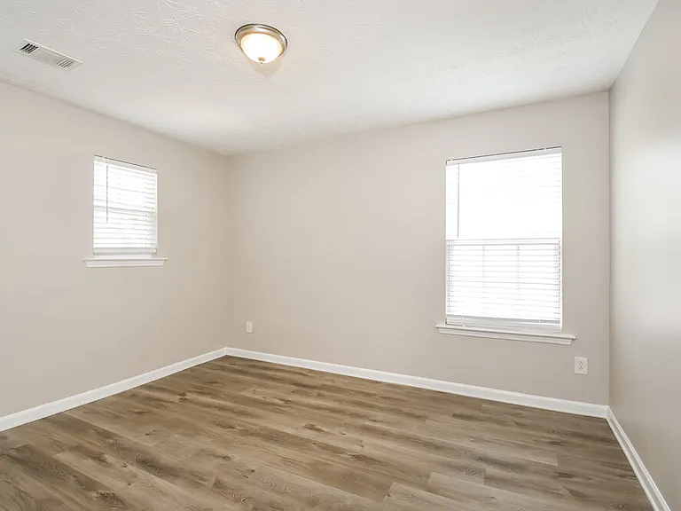 2110 Valley Creek Dr — Photo 12