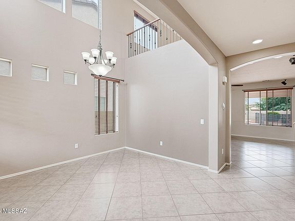 5th image of 721 W Camino Curvitas