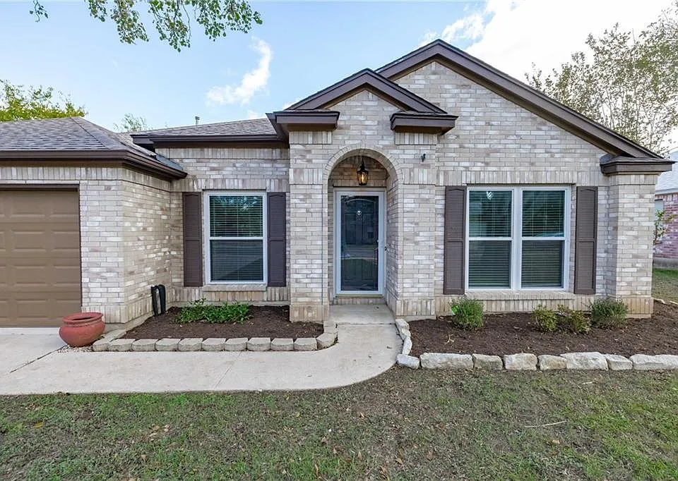 1910 Woodland Dr