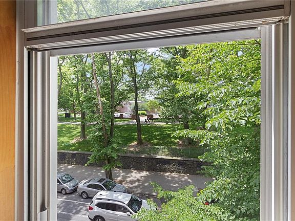 3rd image of 637 41st St APT 3A