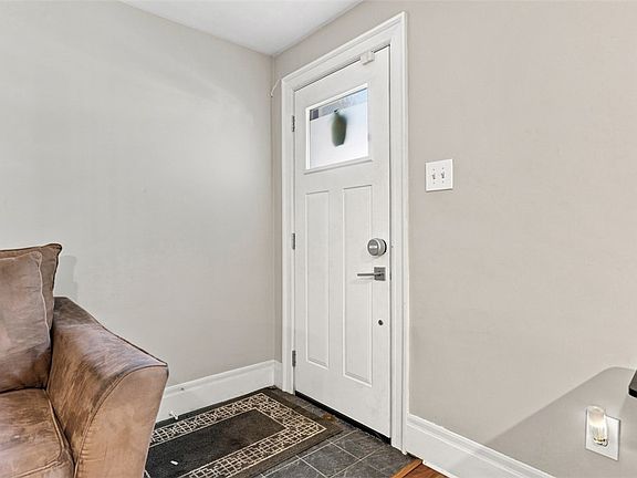 3rd image of 1314 Sarah St