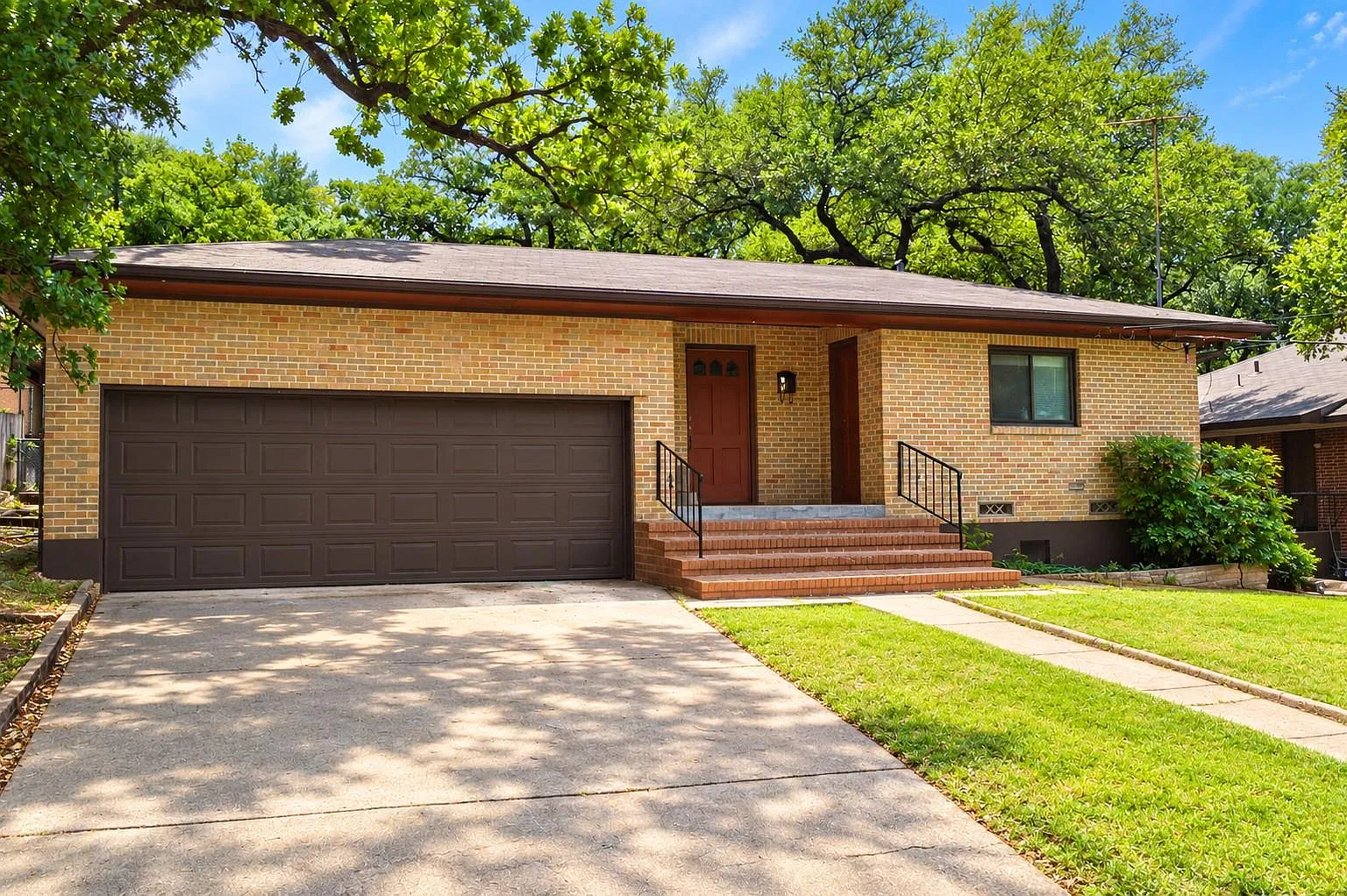 4 bed, 2.0 bath, 1573 sqft, $3,900 — Photo 1