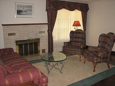 5th image of 401 E Woodland Dr