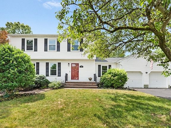 2nd image of 195 Beekman Ln