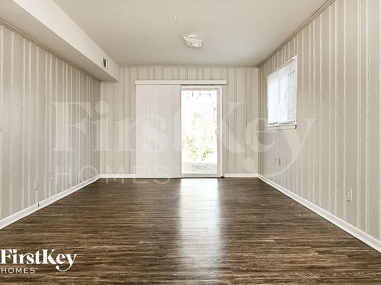 2216 Clanton Ter — Photo 4
