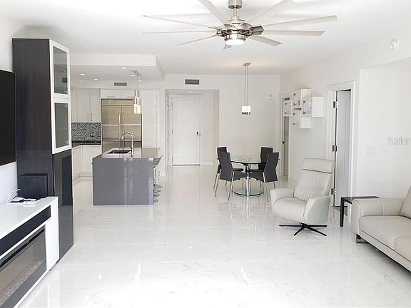4th image of 100 1st Ave N #302