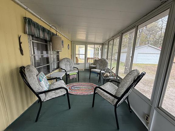 2nd image of 5698 Oakridge Dr