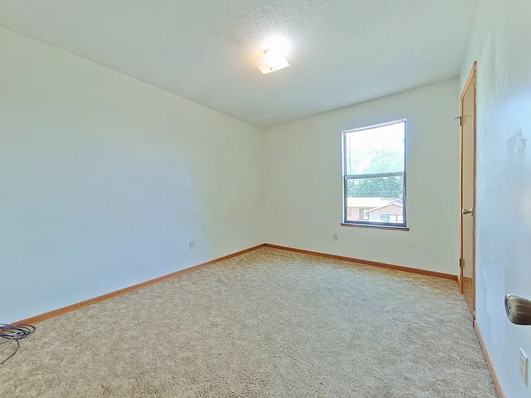 126 Hampton Dr — Photo 12