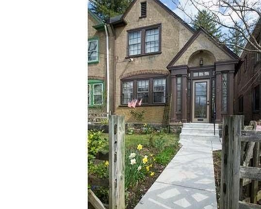2nd image of 32 W Evergreen Ave