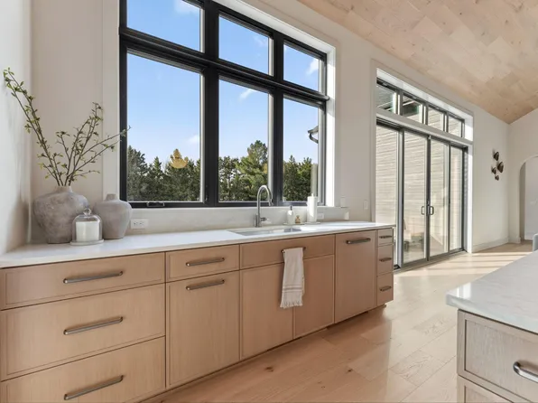 9602 Crestwood Ter, Eden Prairie, MN 55437