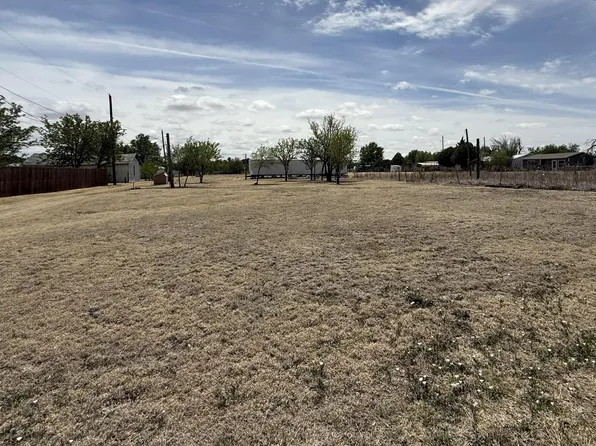 911 S Finley St, Pampa, TX 79065