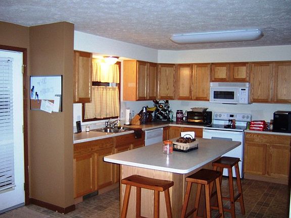 4th image of 100A Susan Dr