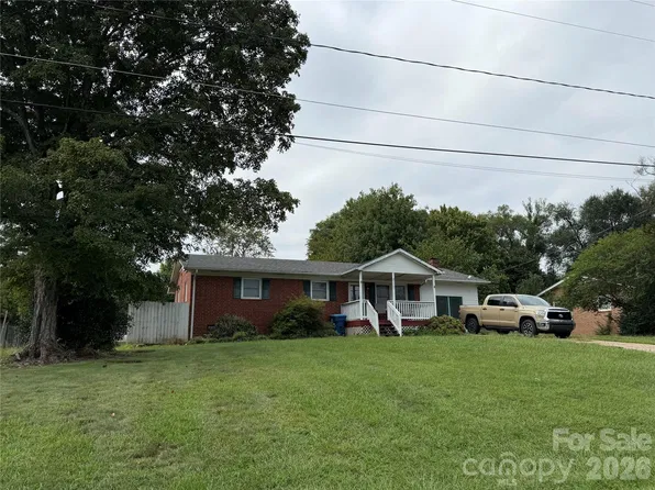 5507 Valley Field Rd, Hickory, NC 28602