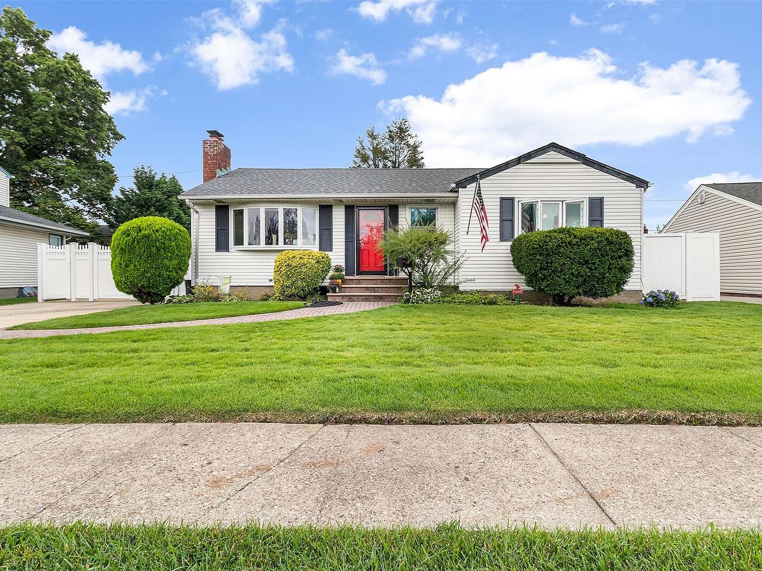 14 Lenore Avenue, Hicksville, NY 11801 Zillow