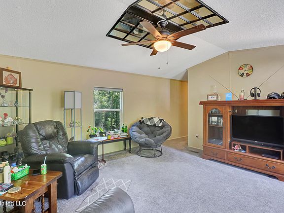 4th image of 15201 McGuire Dr