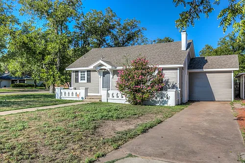 1119 Kenwood Dr Photo 1