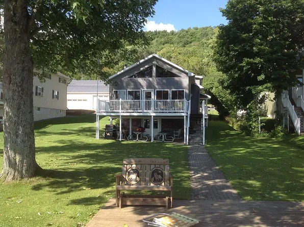 543 W Cottage Ln, De Ruyter, NY 13052