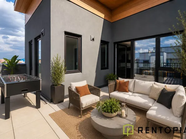 832 Lexington Avenue image 1 of 11