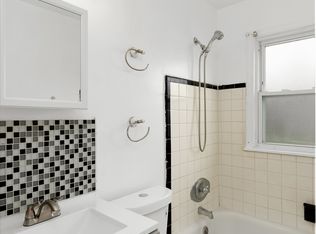 18524 Kenosha St, Harper Woods, MI 48225