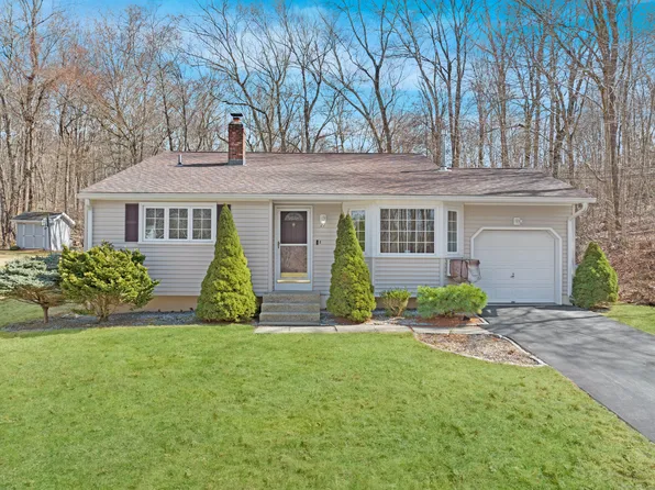 27 Cottonwood Lane, Montville, CT 06382