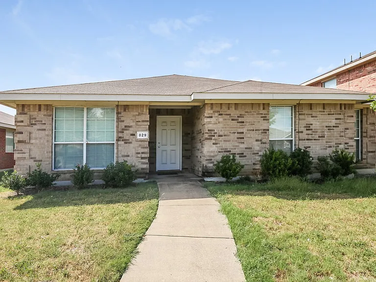 829 Clear Creek Dr — Photo 1