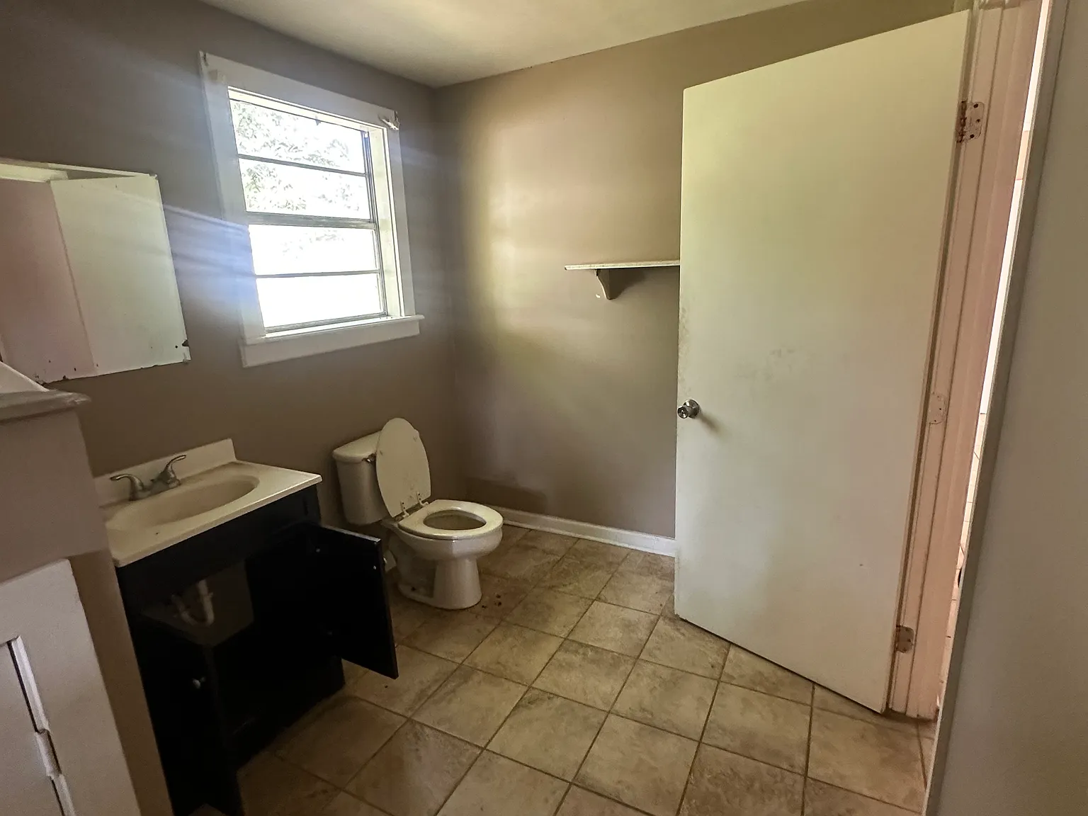 3 bed, 1.5 bath, 700 sqft, $575 — Photo 4