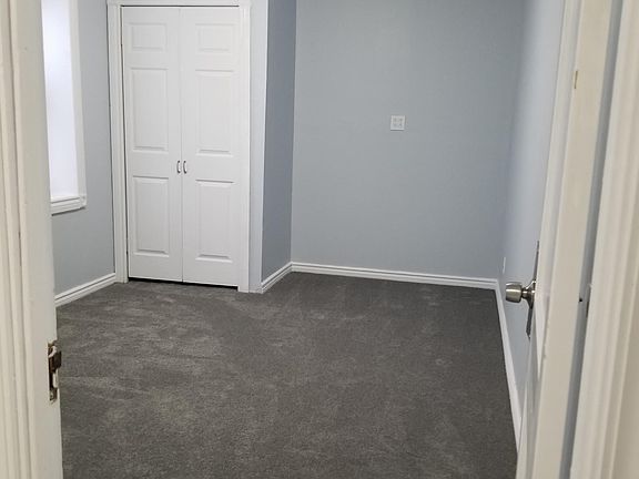 5th image of 5446 N Sawyer Ave #1R