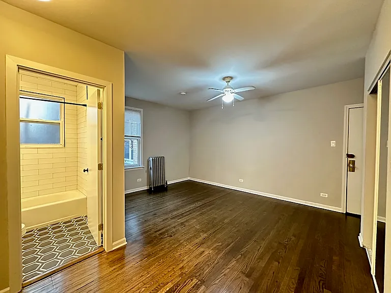 914 W Dakin St #211 — Photo 9