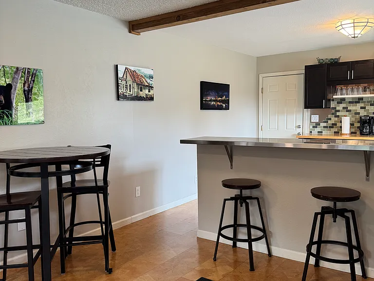 2160 Stanford Dr — Photo 5
