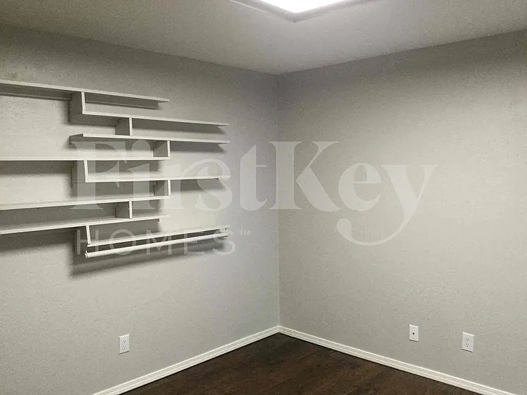 717 Redbud Dr — Photo 12