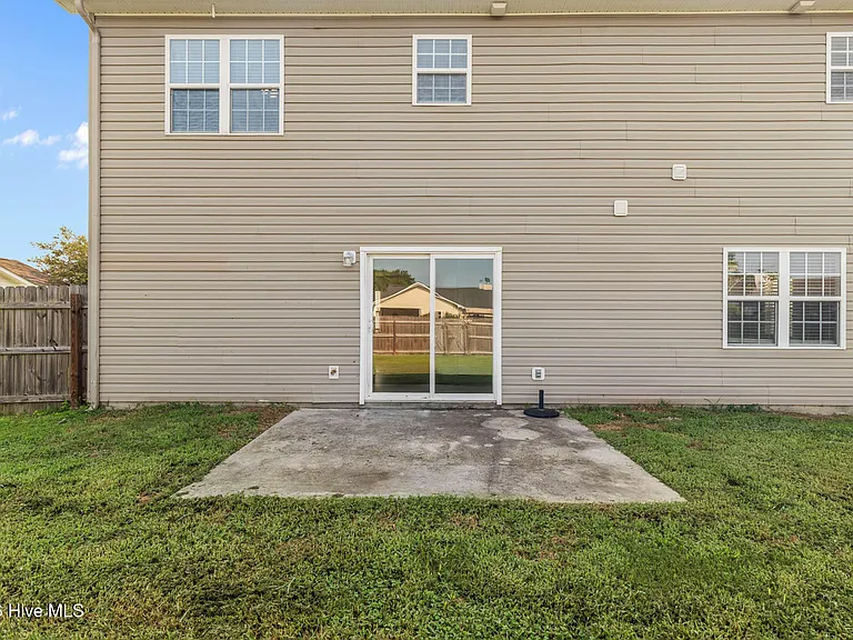 303 Mann St — Photo 42