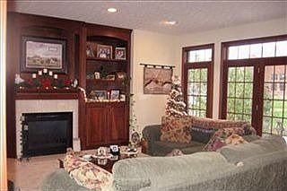 2nd image of 2719 Meadowpoint Dr