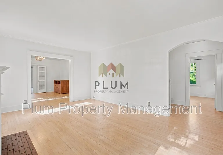 541 E Beckwith Ave — Photo 8