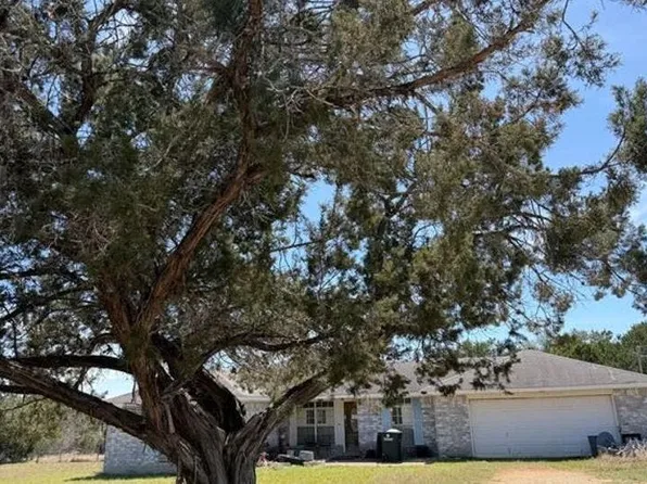 250 Mills Ln, Pipe Creek, TX 78063