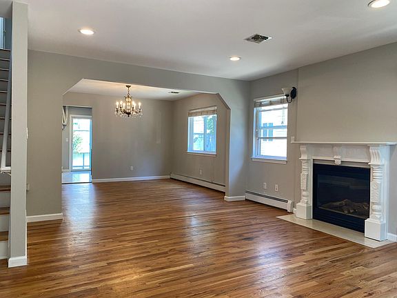5th image of 148B Jefferson Ave